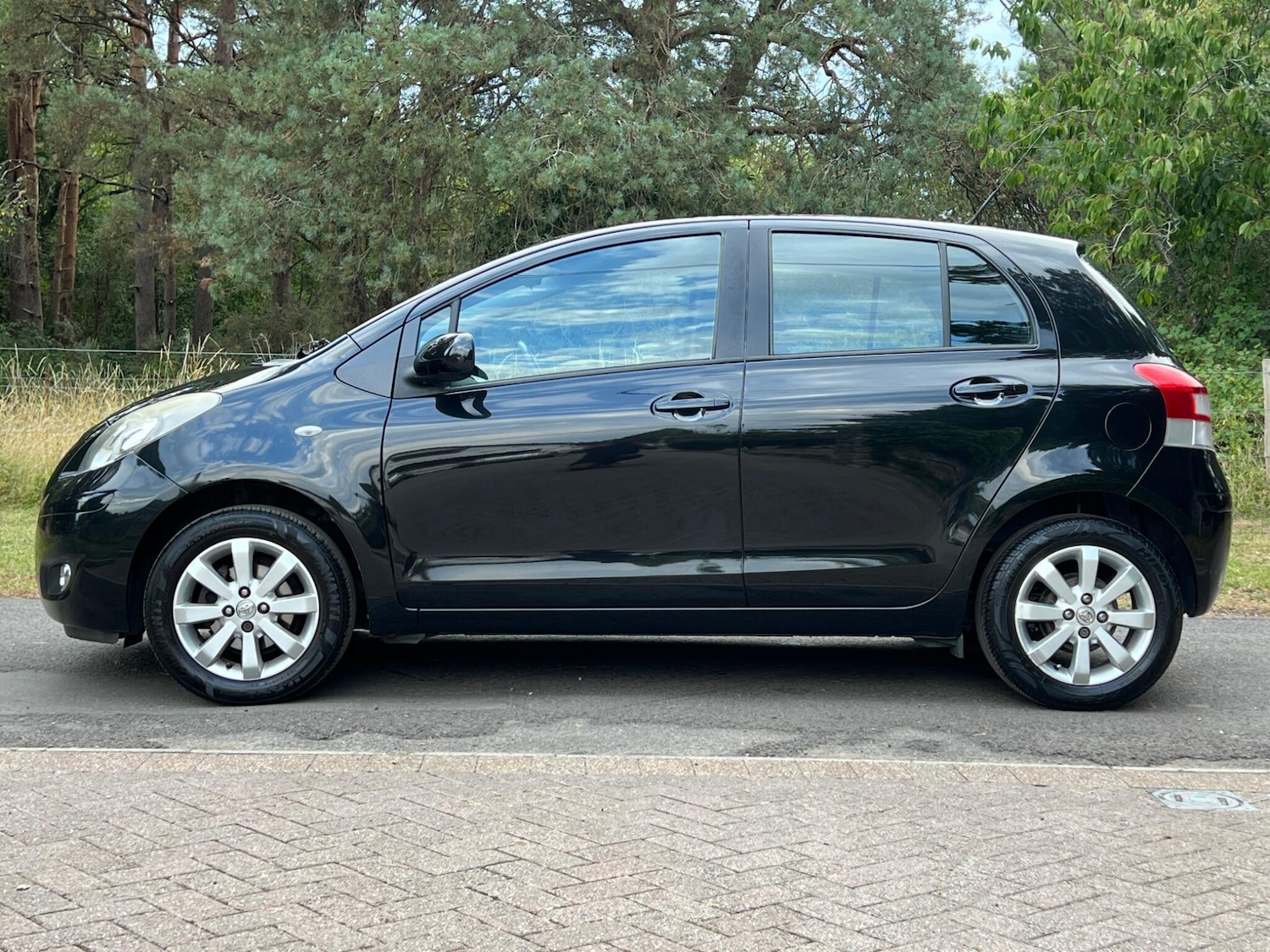 Used Toyota Yaris 2011 for sale - 76953948: Photo 45