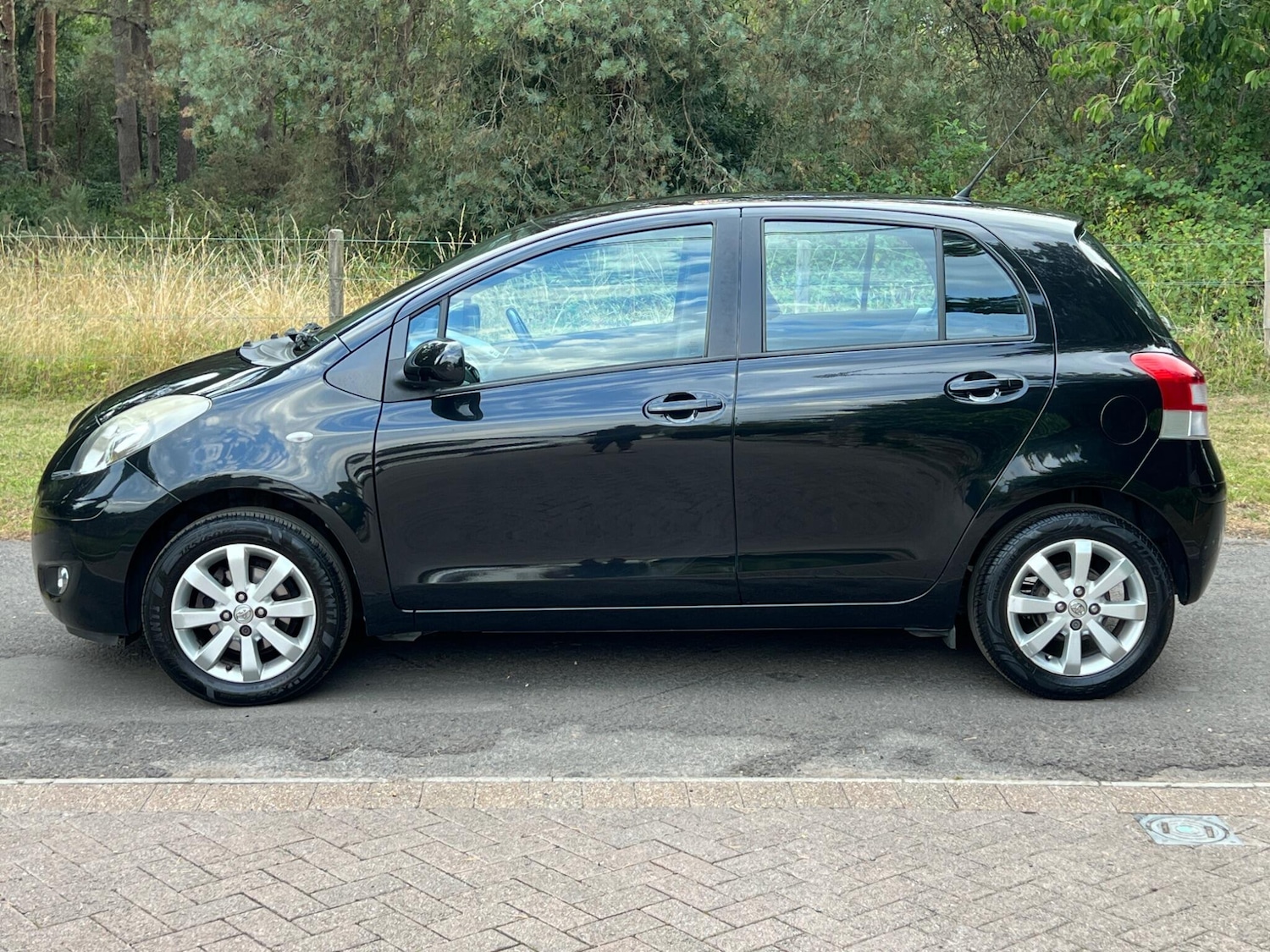 Used Toyota Yaris 2011 for sale - 76953948: Photo 46