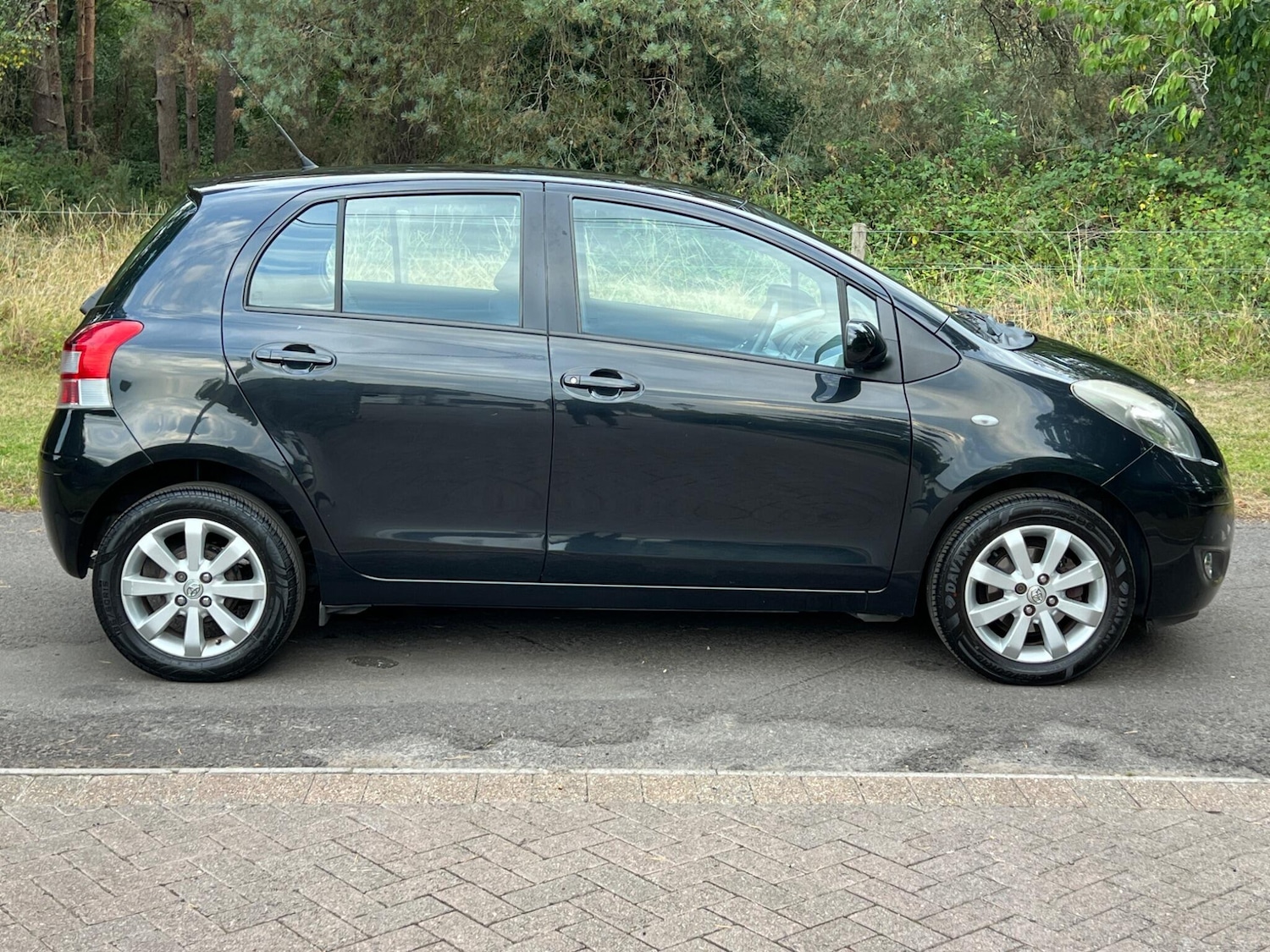 Used Toyota Yaris 2011 for sale - 76953948: Photo 6