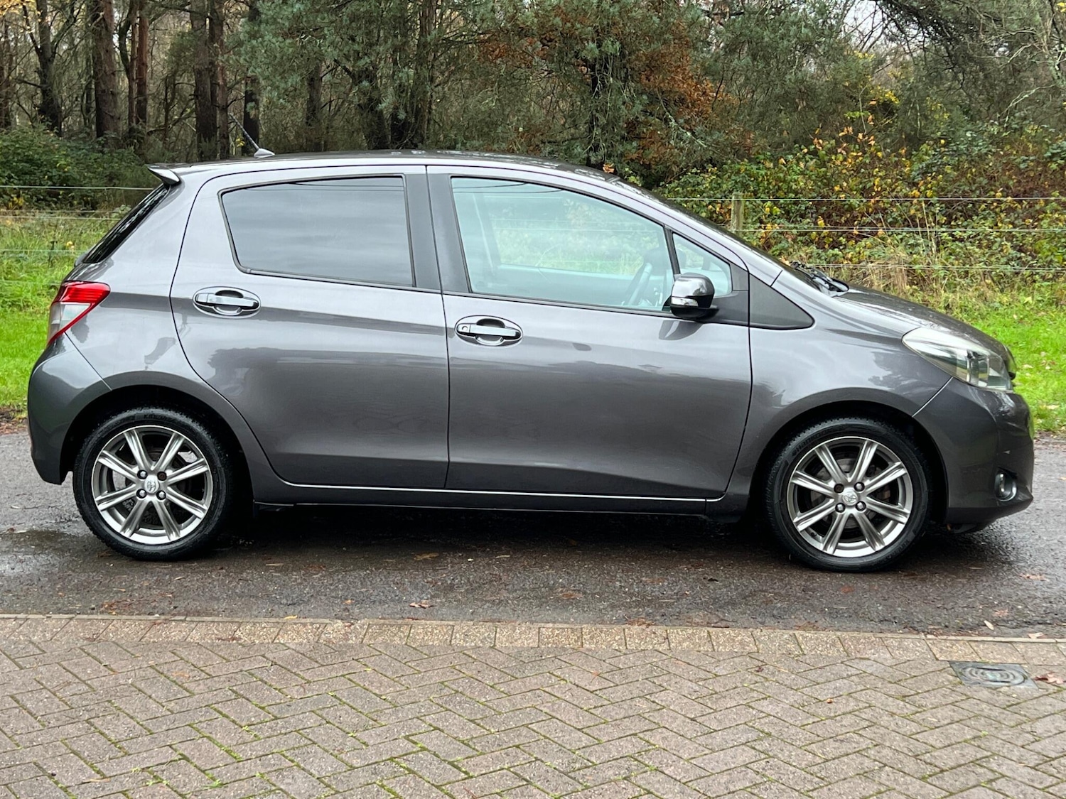 Used Toyota Yaris 2011 for sale - 76953392: Photo 19