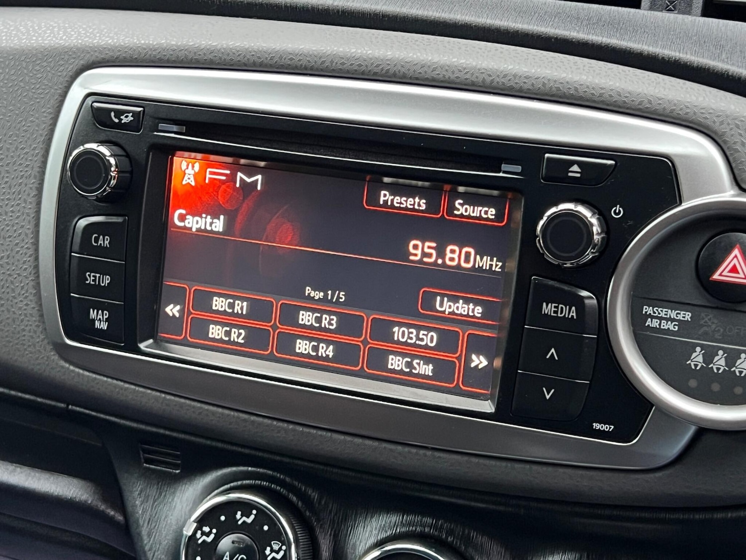 Used Toyota Yaris 2011 for sale - 76953392: Photo 23