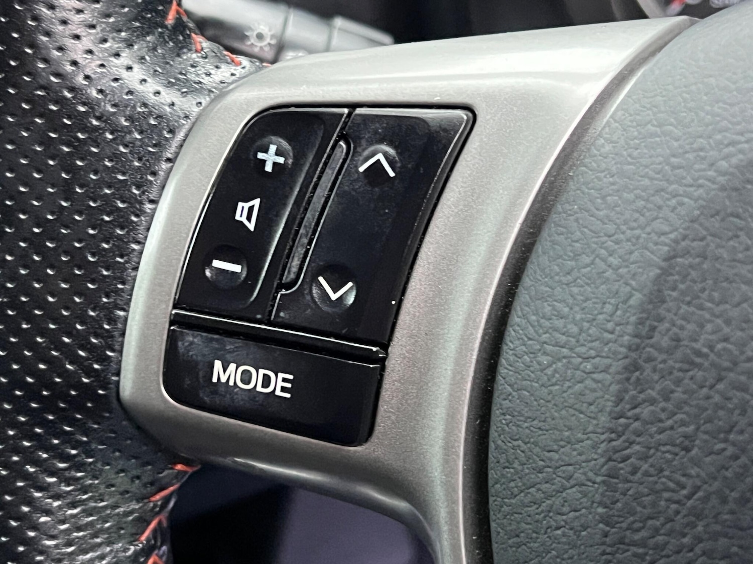 Used Toyota Yaris 2011 for sale - 76953392: Photo 25