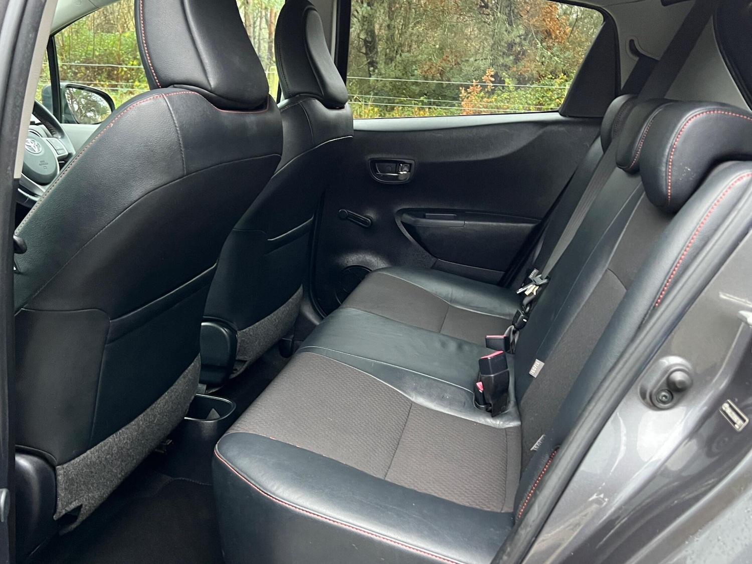 Used Toyota Yaris 2011 for sale - 76953392: Photo 37