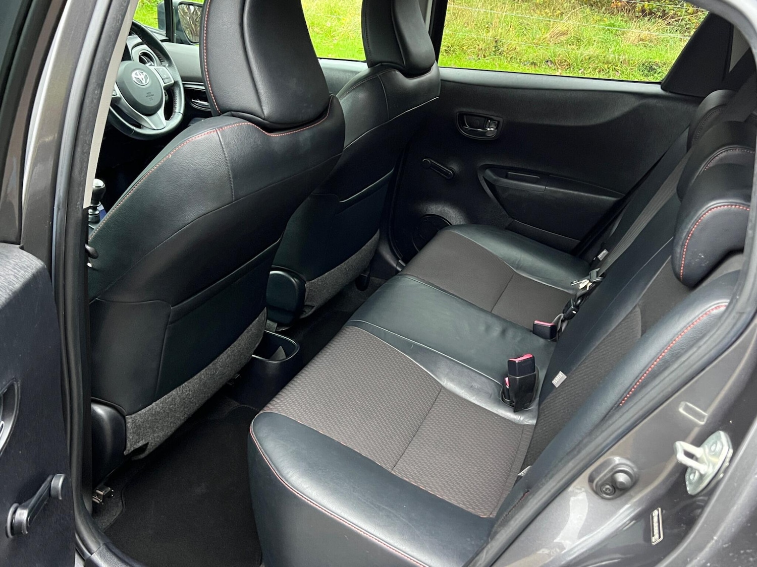 Used Toyota Yaris 2011 for sale - 76953392: Photo 38