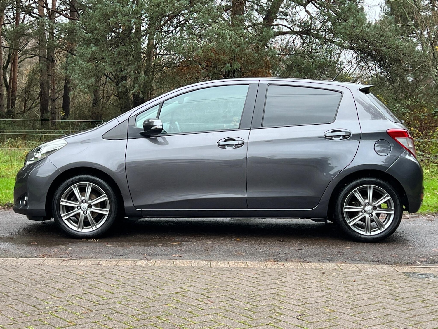 Used Toyota Yaris 2011 for sale - 76953392: Photo 45