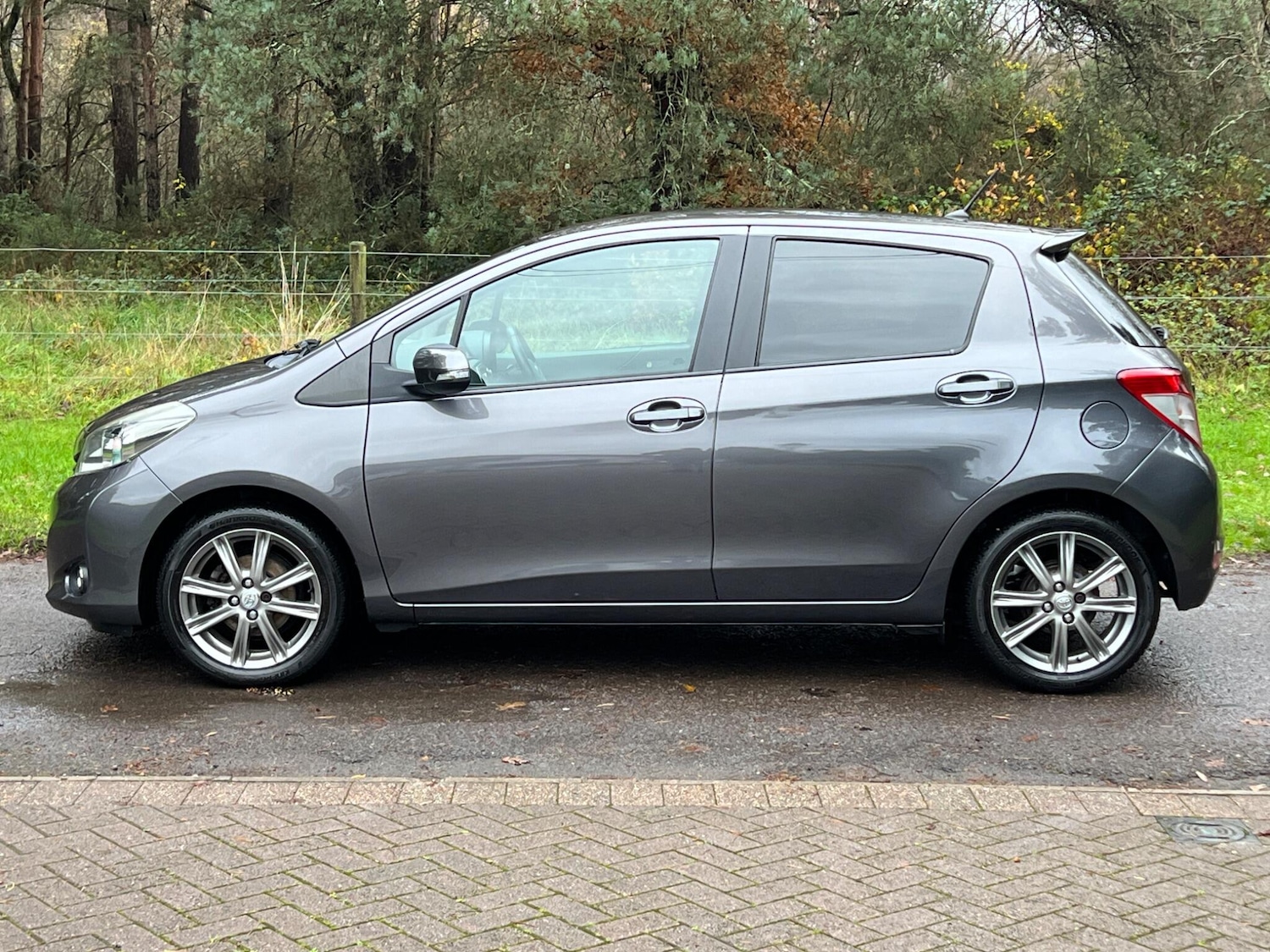 Used Toyota Yaris 2011 for sale - 76953392: Photo 46