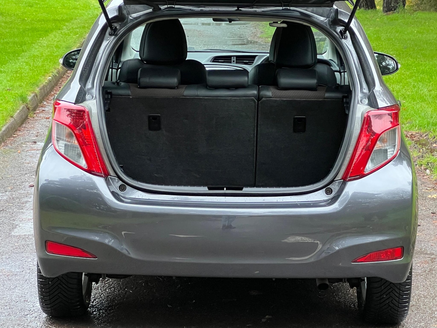 Used Toyota Yaris 2011 for sale - 76953392: Photo 51