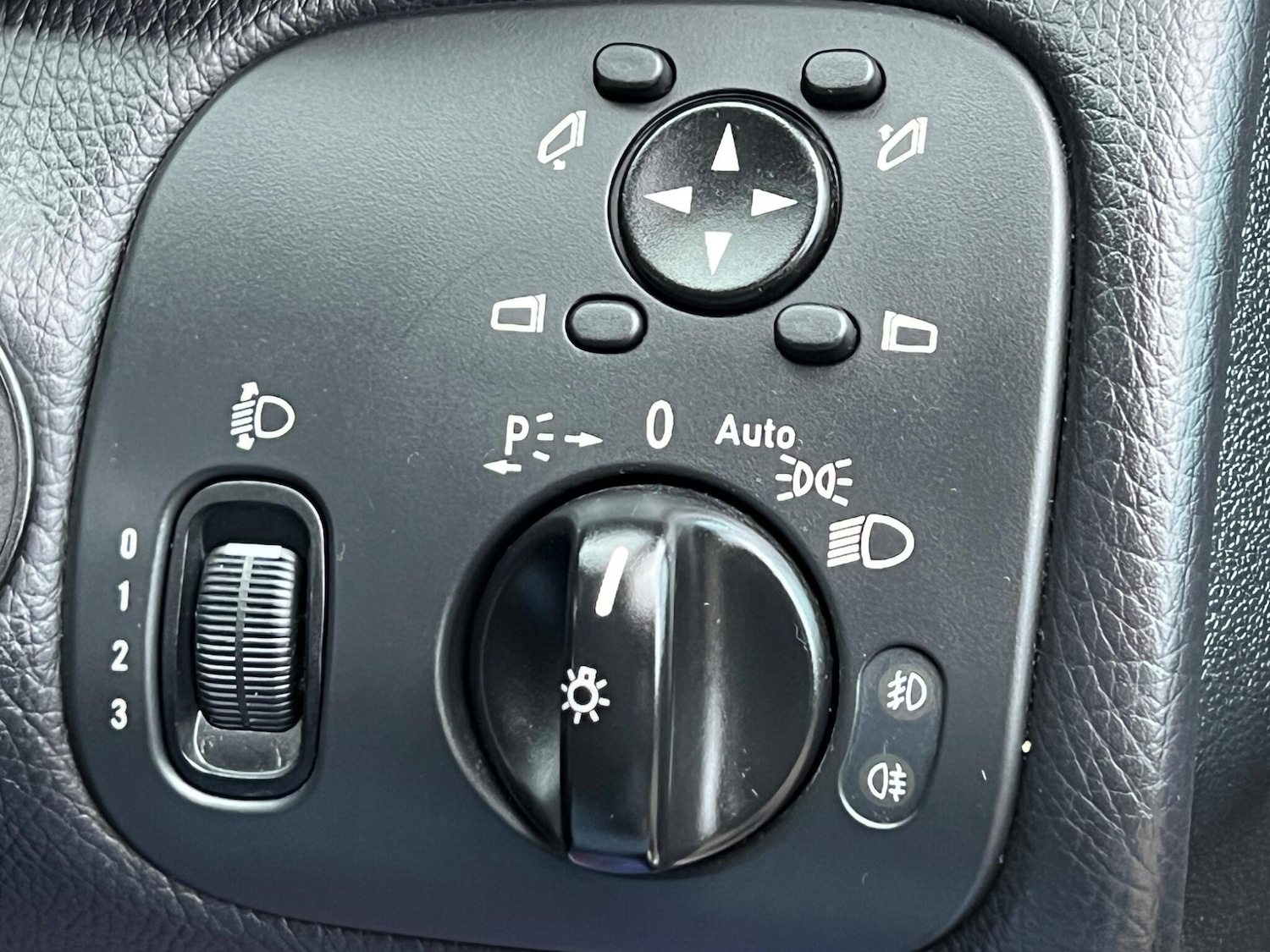 Used Mercedes-Benz CLC Class 2010 for sale - 77926059: Photo 25