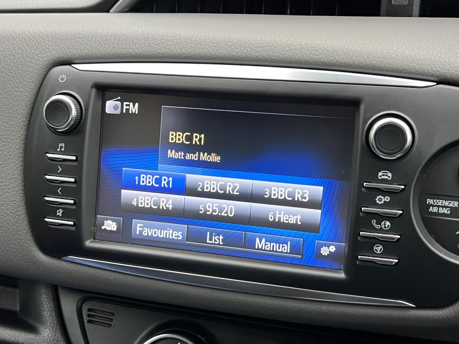 Used Toyota Yaris 2017 for sale - 76952382: Photo 24