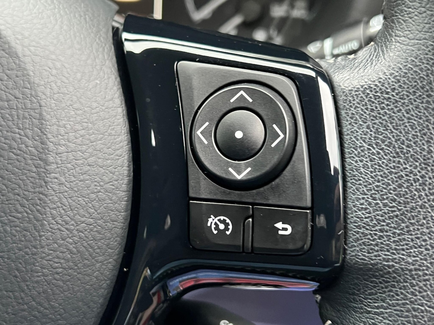 Used Toyota Yaris 2017 for sale - 76952382: Photo 31