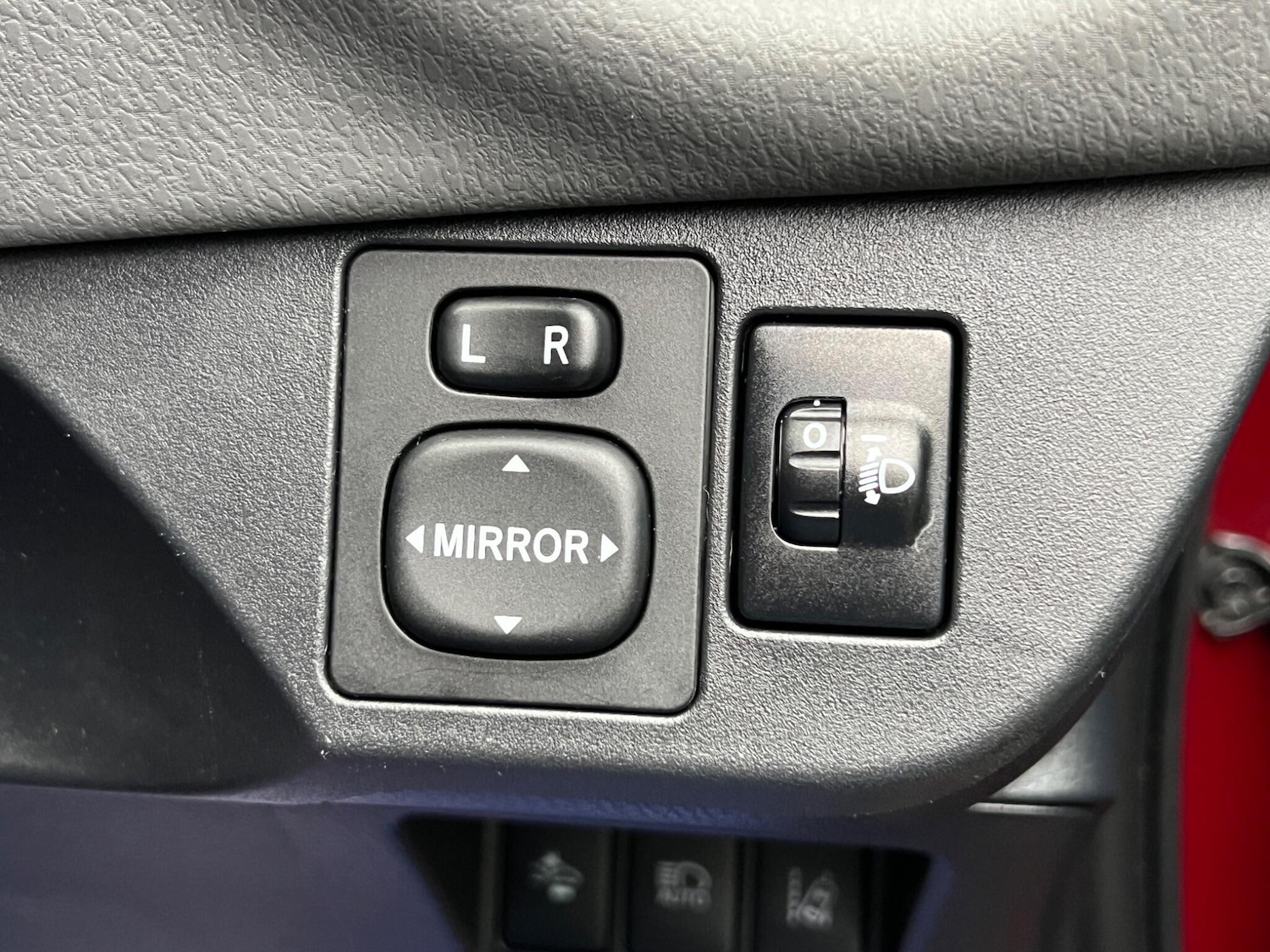 Used Toyota Yaris 2017 for sale - 76952382: Photo 33