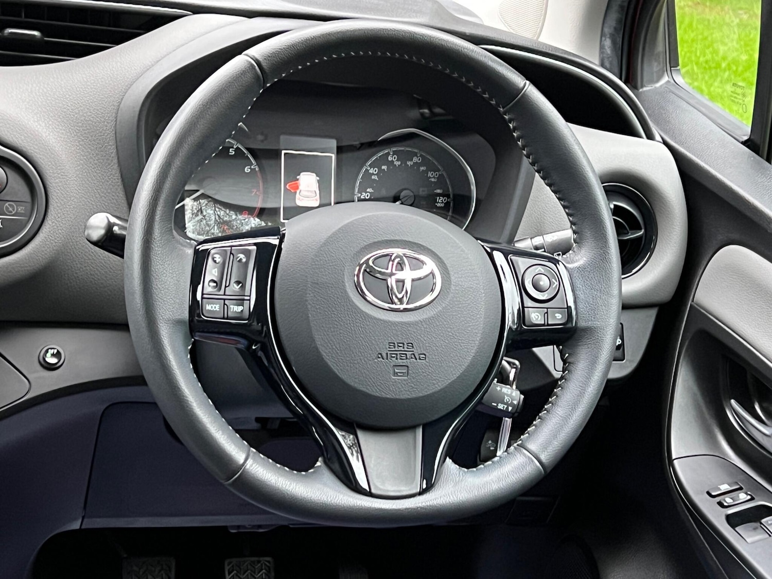 Used Toyota Yaris 2017 for sale - 76952382: Photo 38