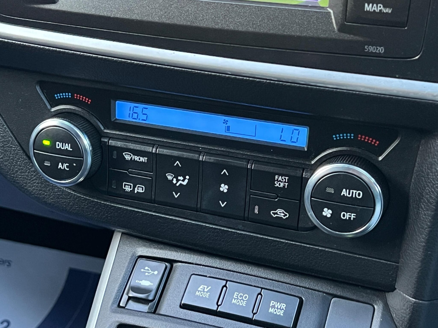 Used Toyota Auris 2014 for sale - 77723873: Photo 24