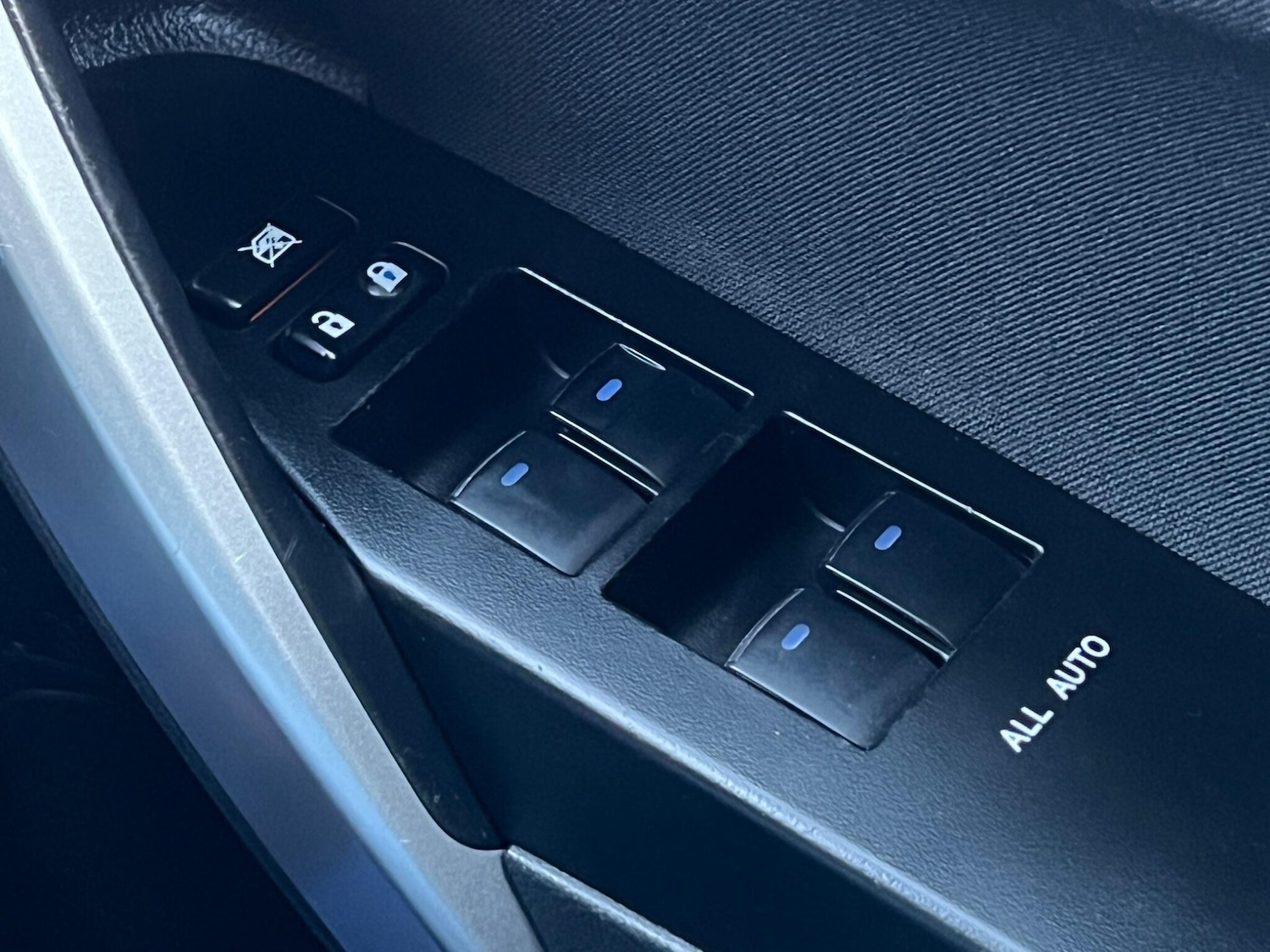 Used Toyota Auris 2014 for sale - 77723873: Photo 25