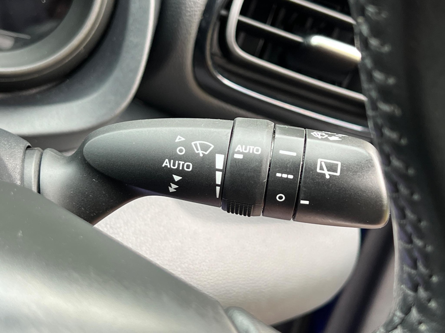 Used Toyota Yaris 2020 for sale - 76953909: Photo 27