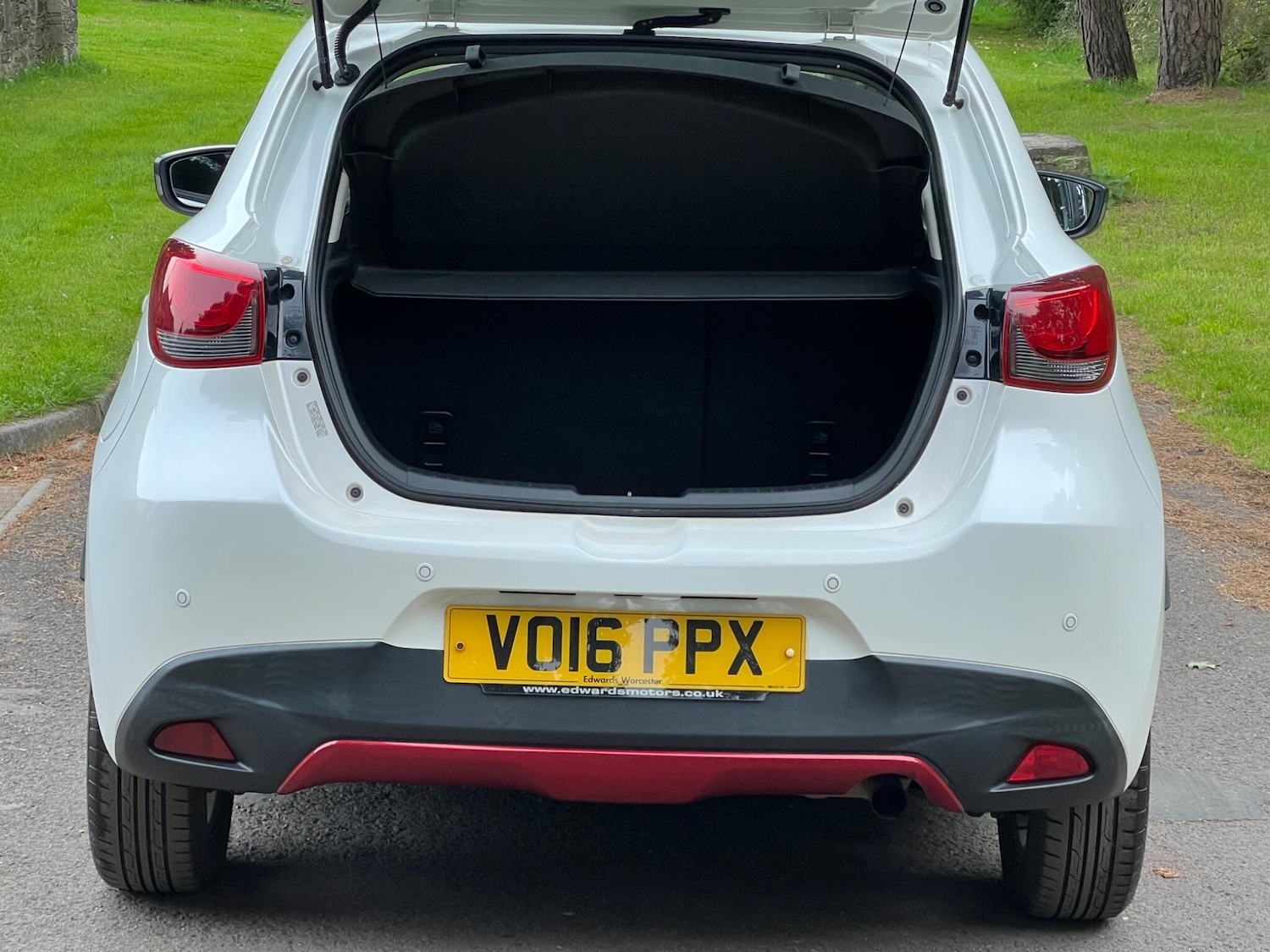 Used Mazda Mazda2 2016 for sale - 76953950: Photo 61