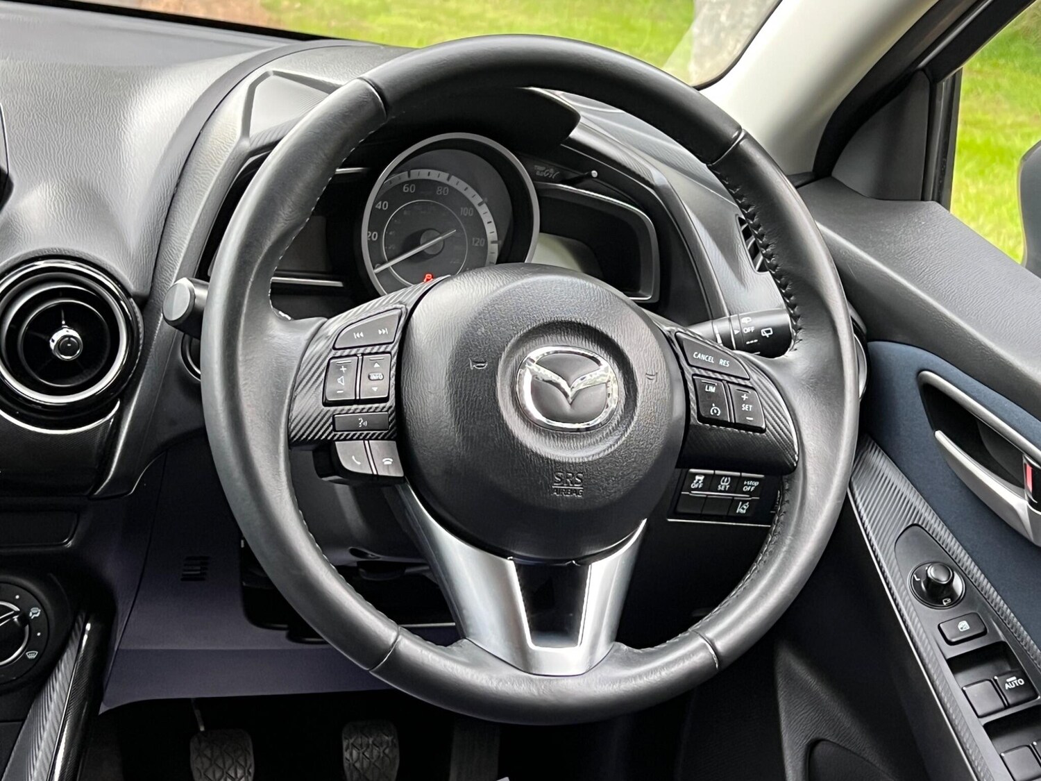 Used Mazda Mazda2 2016 for sale - 76953950: Photo 8