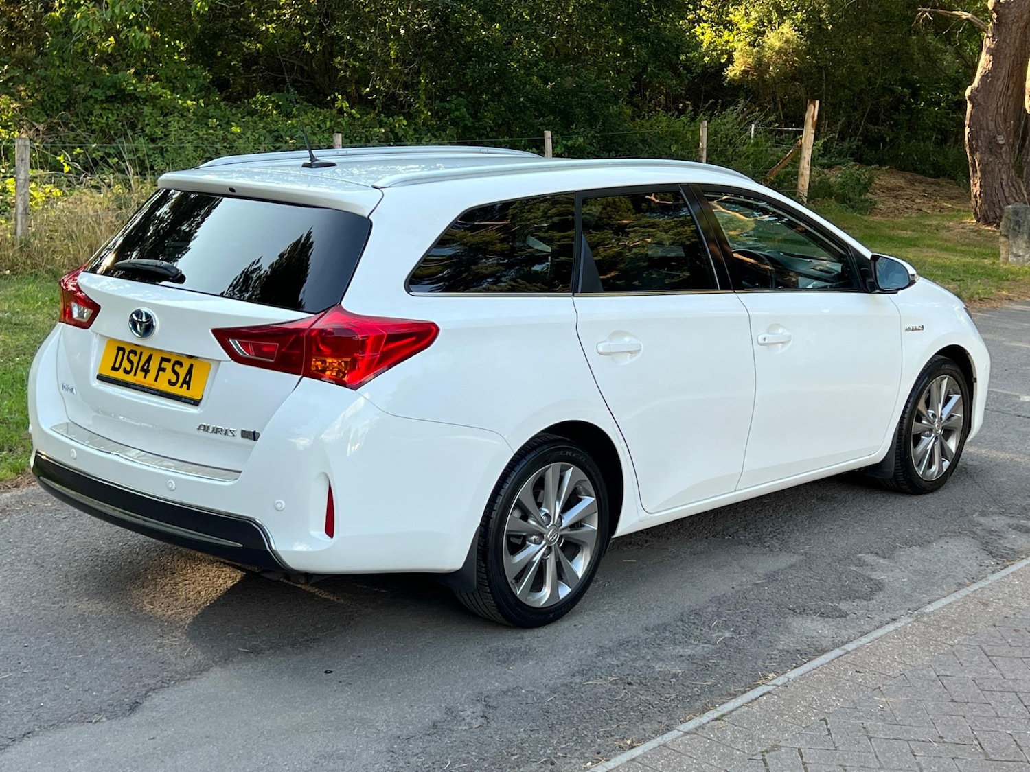 Used Toyota Auris 2014 for sale - 76953915: Photo 2