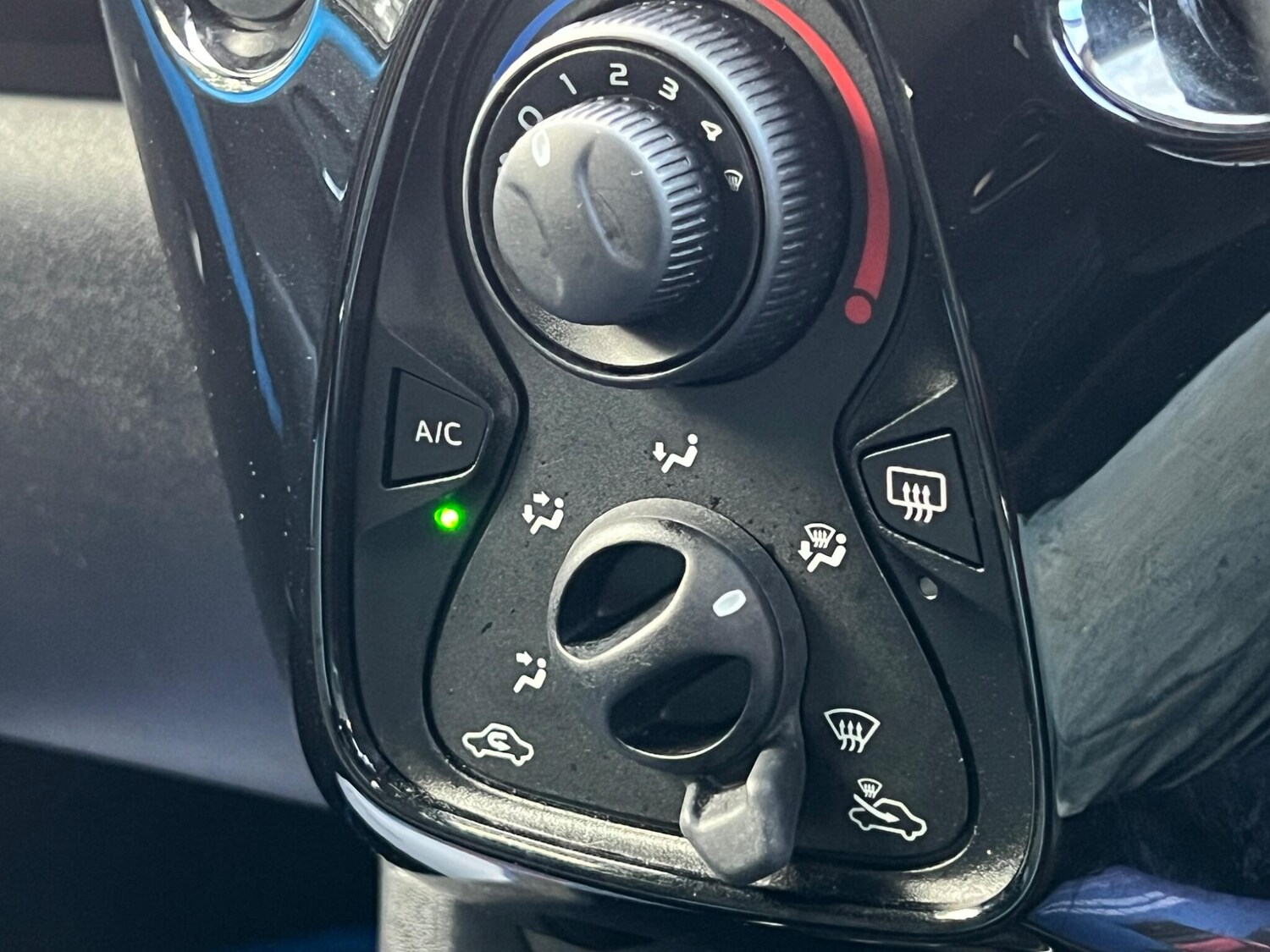 Used Toyota AYGO 2015 for sale - 77427708: Photo 25