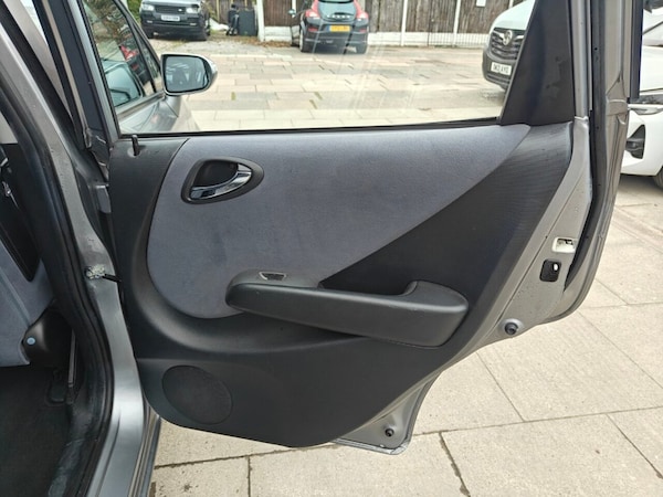 Used Honda Jazz 2006 for sale - 76304304: Photo 26