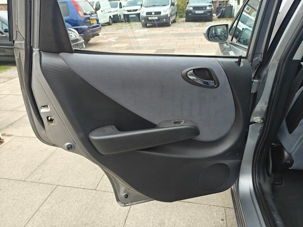 Used Honda Jazz 2006 for sale - 76304304: Photo 32