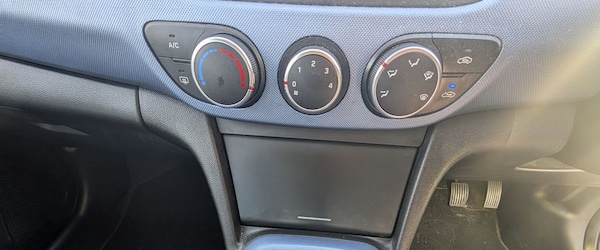Used Hyundai i10 2014 for sale - 76291522: Photo 8