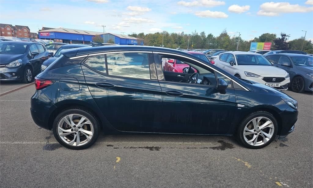 Used Vauxhall Astra 2018 for sale - 76068903: Photo 2