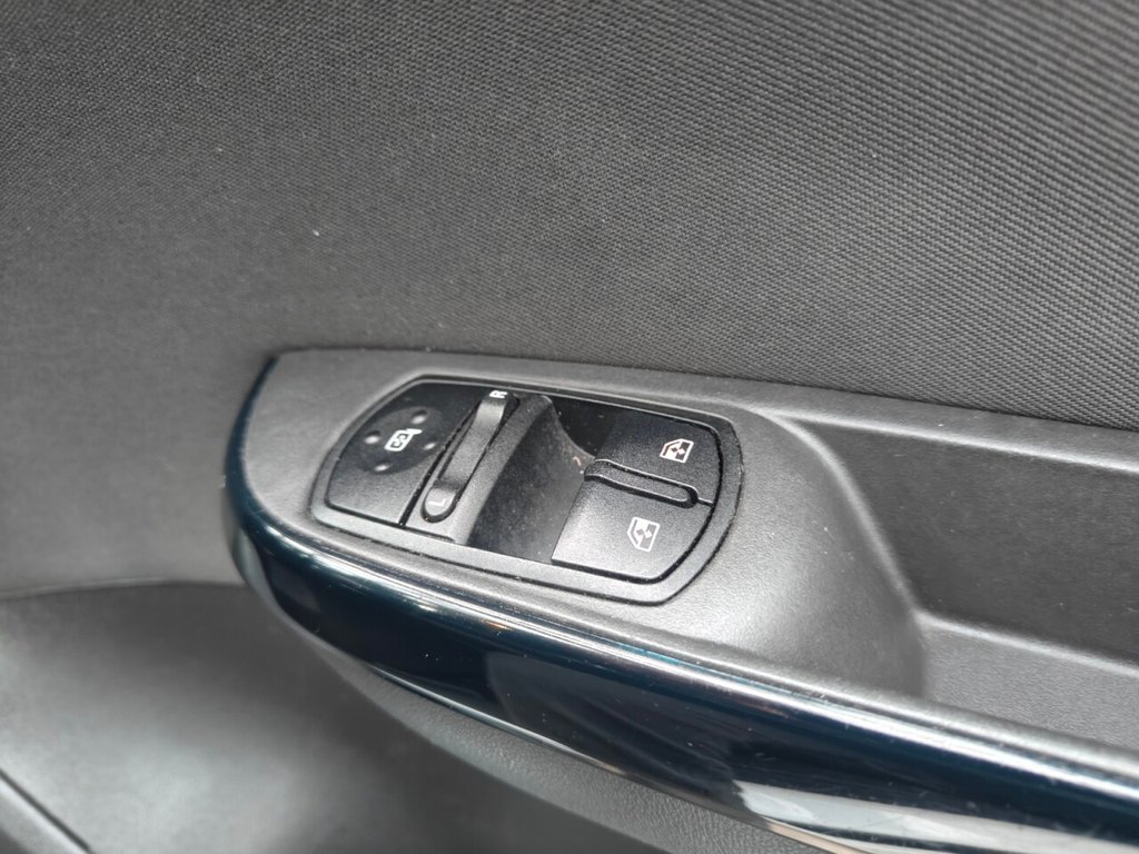 Used Vauxhall Corsa 2015 for sale - 77412941: Photo 49