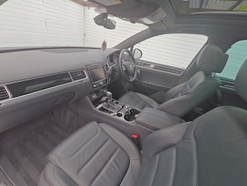 Used Volkswagen Touareg 2017 for sale - 75749974: Photo