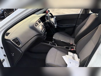 Used Hyundai i20 2017 for sale - 77412945: Photo