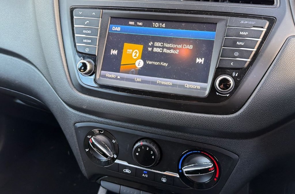 Used Hyundai i20 2017 for sale - 77412945: Photo 9