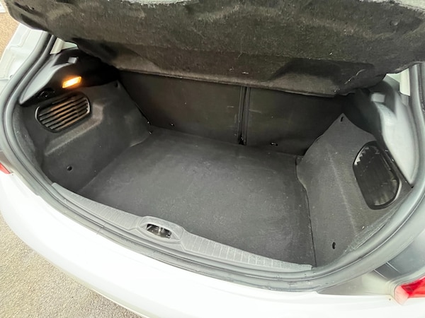 Used Peugeot 208 2016 for sale - 76298916: Photo 38