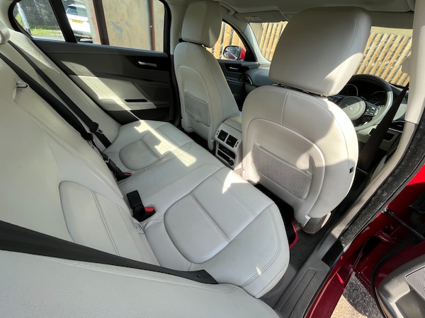 Used Jaguar XE 2015 for sale - 75581547: Photo 14
