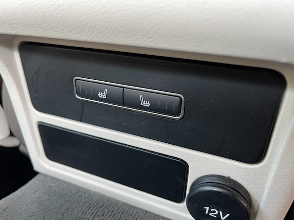 Used Jaguar XE 2015 for sale - 75581547: Photo 38