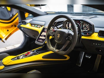 Used Lamborghini Revuelto 2024 for sale - 75899785: Photo