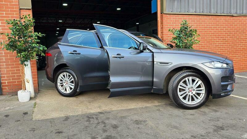 Used Jaguar F-Pace 2017 for sale - 77968085: Photo 32
