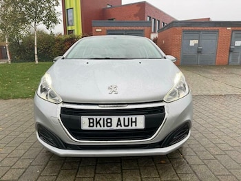 Used Peugeot 208 2018 for sale - 77798488: Photo