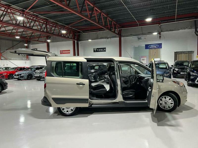Used Ford Grand Tourneo Connect 2016 for sale - 77735310: Photo 38