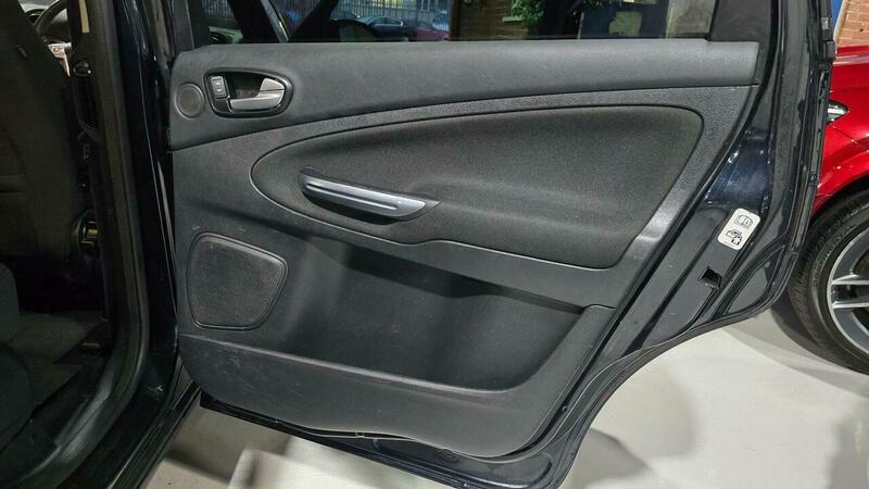 Used Ford S-Max 2011 for sale - 77735374: Photo 32