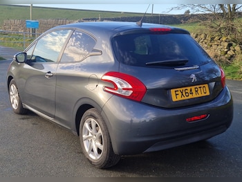 Used Peugeot 208 2014 for sale - 76862842: Photo
