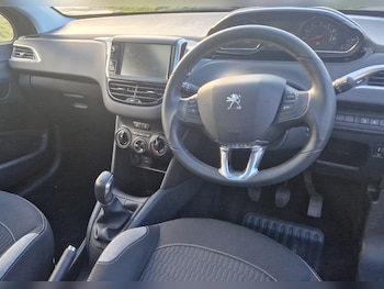 Used Peugeot 208 2014 for sale - 76862842: Photo