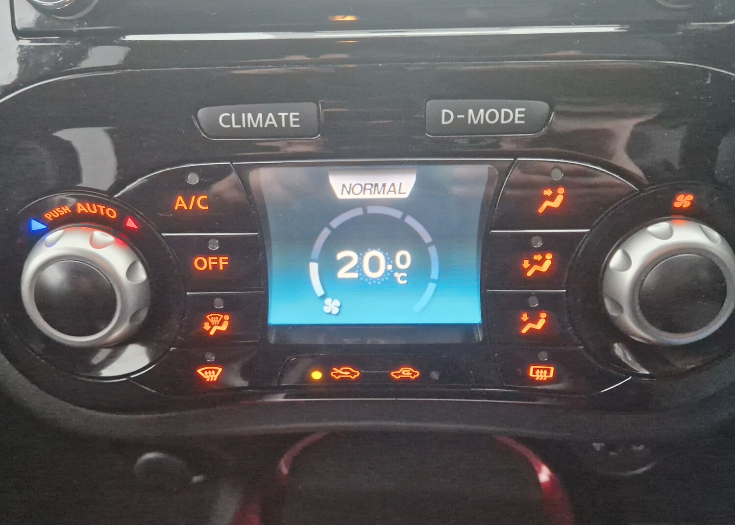 Used Nissan Juke 2015 for sale - 77718950: Photo 84