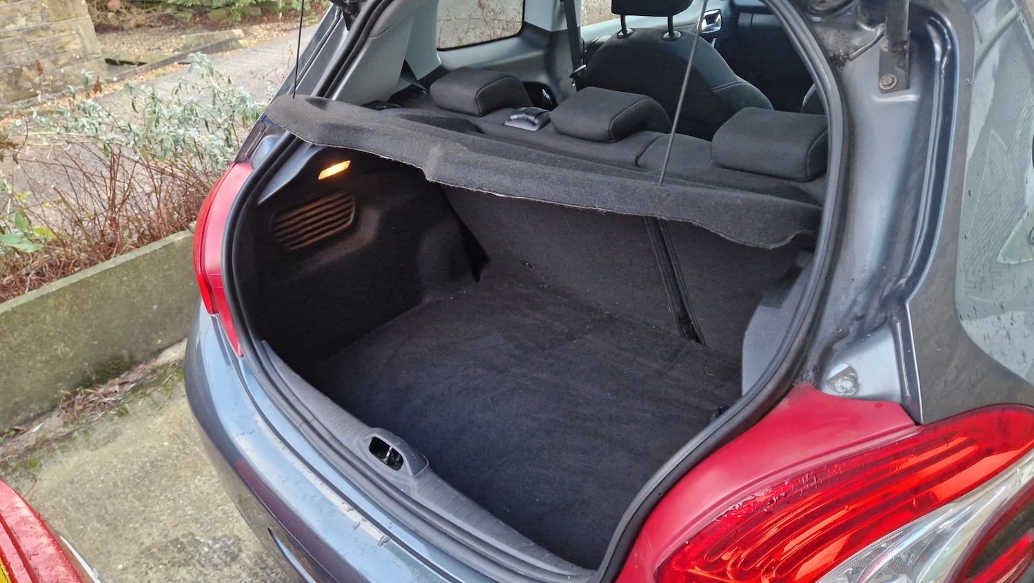 Used Peugeot 208 2014 for sale - 76799077: Photo 10