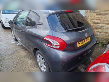 Used Peugeot 208 2014 for sale - 76799077: Photo