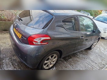 Used Peugeot 208 2014 for sale - 76799077: Photo