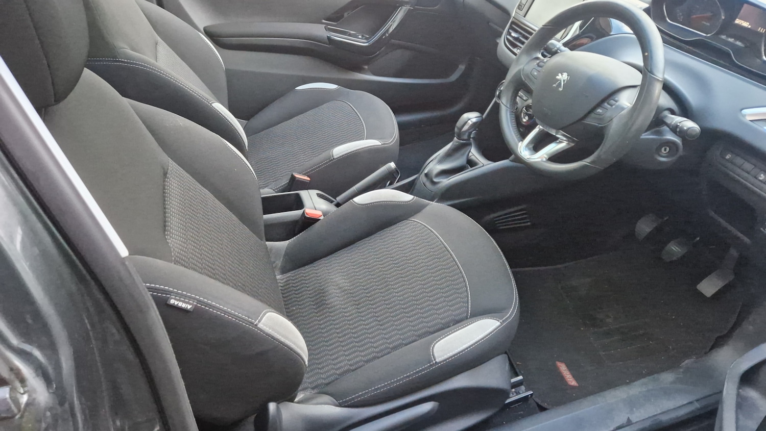 Used Peugeot 208 2014 for sale - 76799077: Photo 8