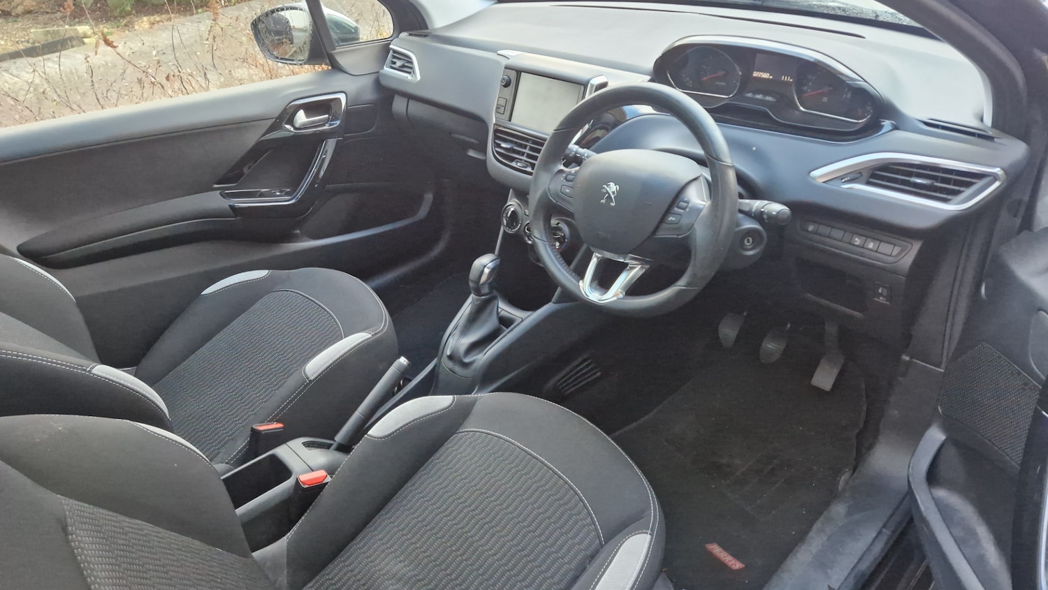 Used Peugeot 208 2014 for sale - 76799077: Photo 9
