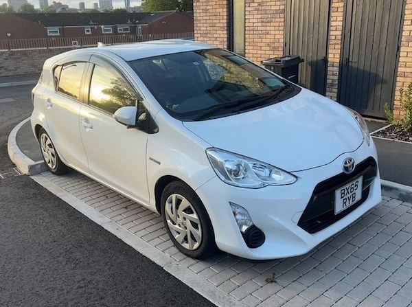 Used Toyota Aqua 2024 for sale - 76246279: Photo 1