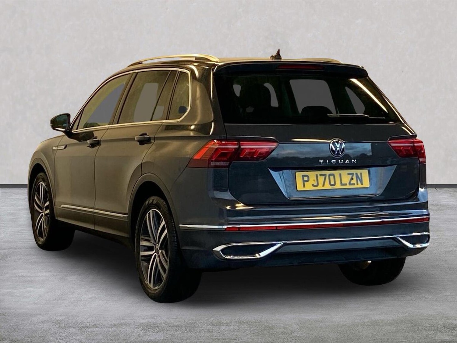 Used Volkswagen Tiguan 2020 for sale - 76392484: Photo 2