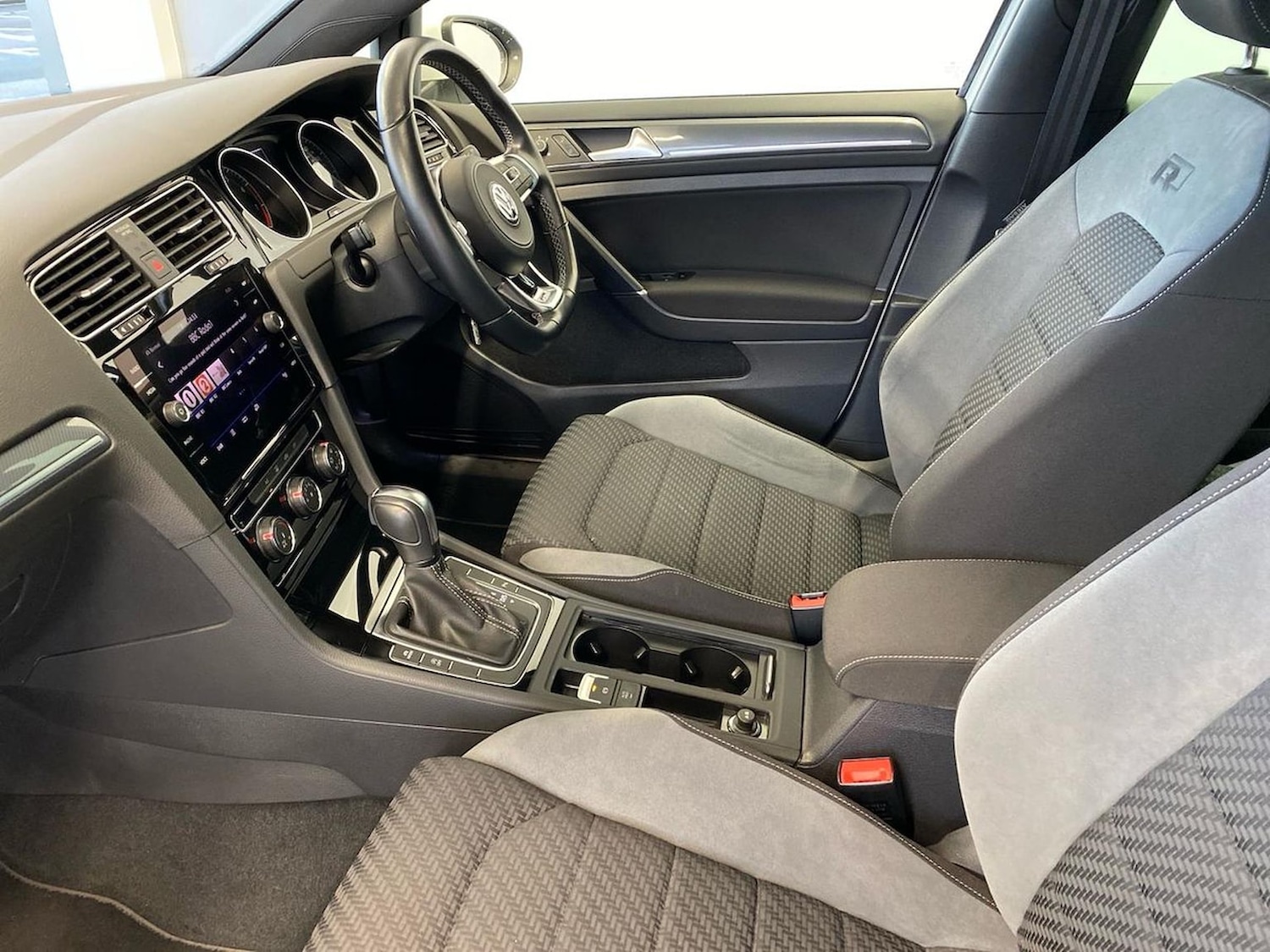 Used Volkswagen Golf 2019 for sale - 76455328: Photo 40